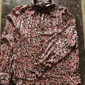 Blus - Frakt ingår ✨ Oanvänd!