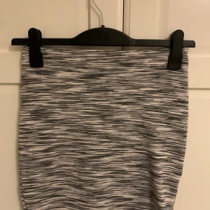 Kjolar  - Olika kjolar i stl 34-36. 60 kr/st 