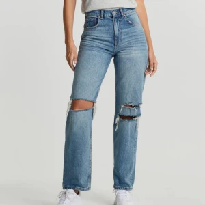 Gina tricot jeans  - Snygga jeans från Gina tricot, säljer pga fel storlek. 350kr + frakt, skriv privat för fler frågor eller bilder😊 storlek 32/xs. Skriv privat för fler frågor eller bilder