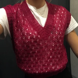 Stickad väst - En stickad tunn väst :) 120kr+frakt eller högstbjudande⚡️