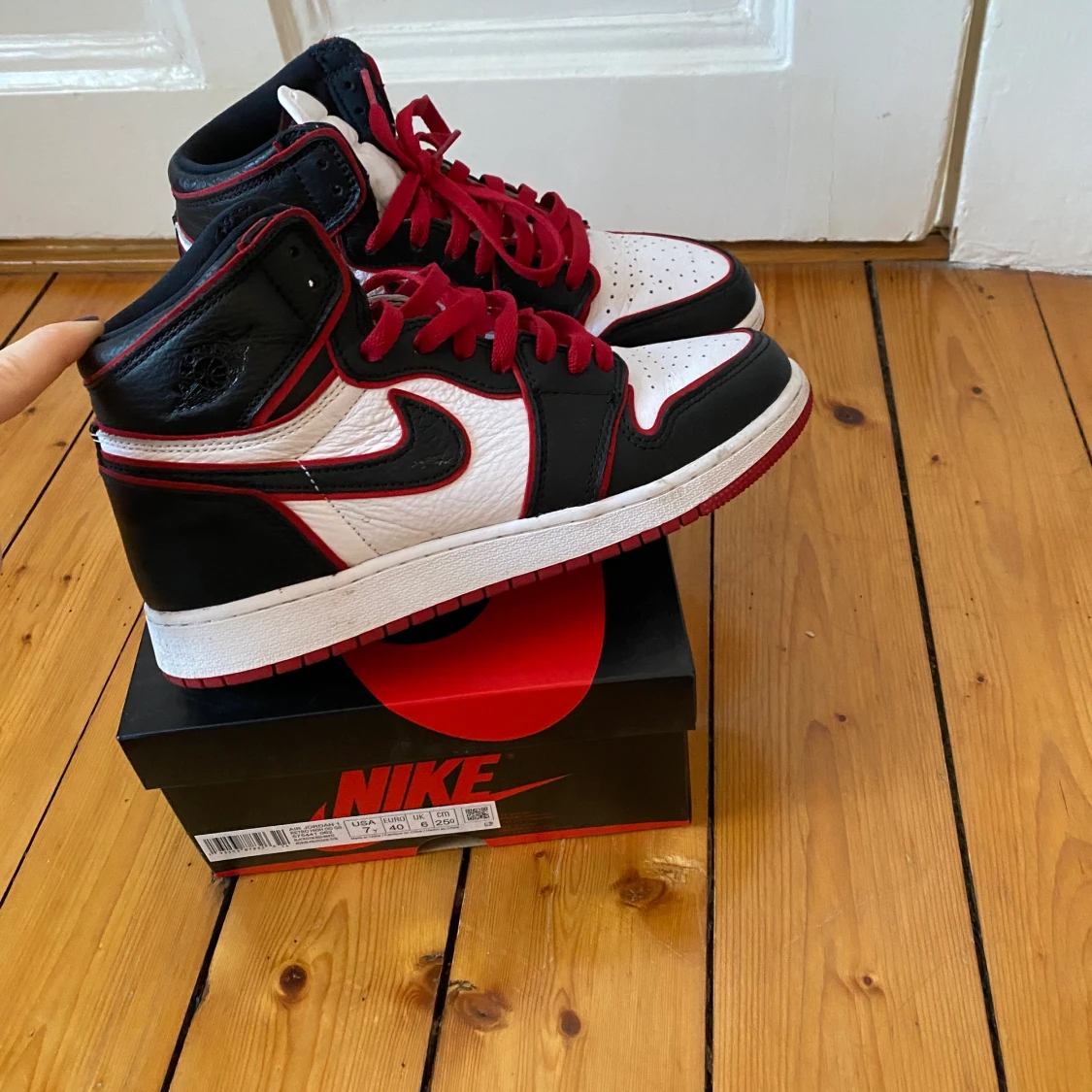 Jordan Air 1 Bloodline storlek 40