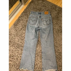Levis jeans - Ribcage crop flare Levis jeans. Knappt använda och det är därför jag säljer dom. 
