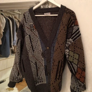 Stickad kofta - Superfin och tjock stickad tröja.