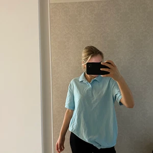 Ljusblå piké - Fint skick