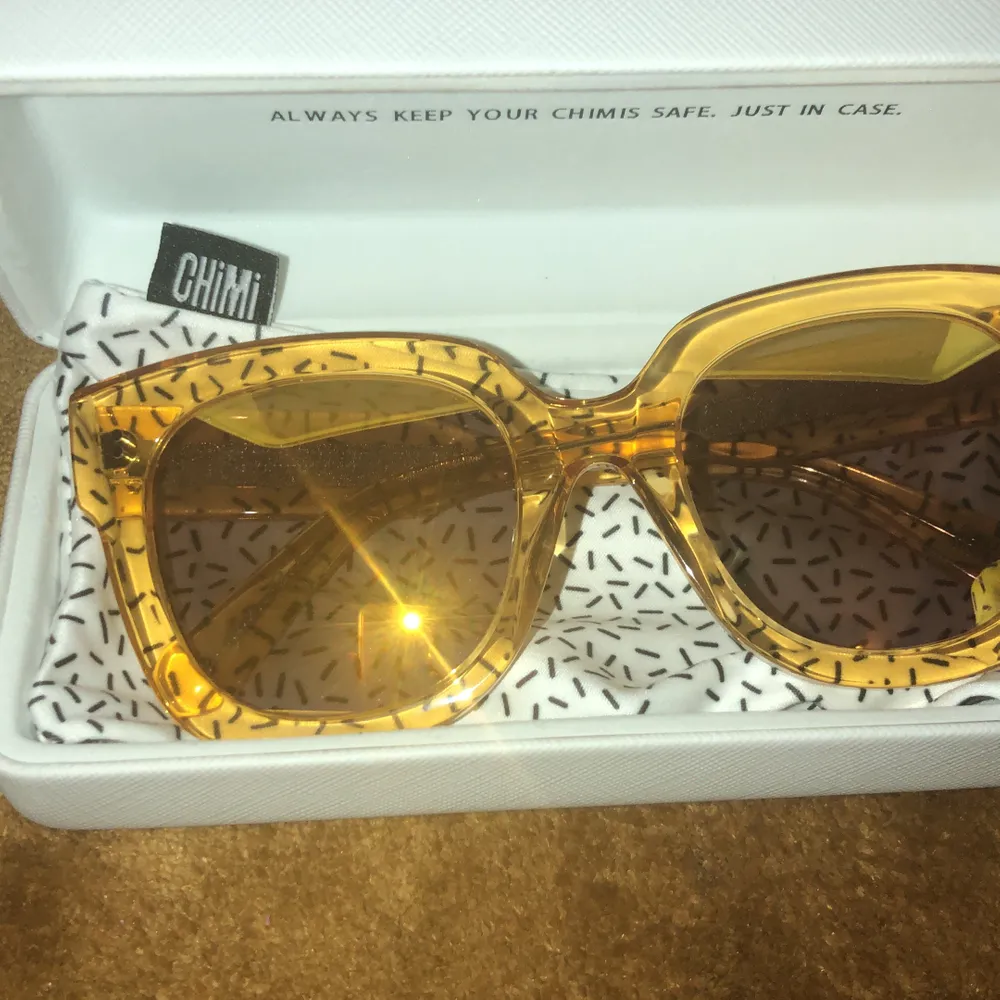 Helt nya, helt oanvända solglasögon från Chimi eyewear. Originalpris 999:-. Accessoarer.