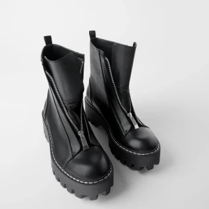 Boots - Säljer dessa balla kängor som inte kommer tillräckligt till användning hos mig. De är endast använda ett fåtal gånger. Storlek 36 och kommer från Zara. Jättesnygga till hösten.