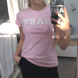 Rosa gant tshirt - Jättefin rosa gant T-shirt i st xs som bara är använd fåtal gånger
