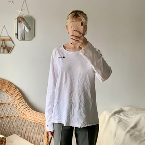 champion tröja - Härlig tröja från Champion! En musthave! Köpt på Urban Outfitters i Stockholm. Frakt tillkommer, kan även mötas upp här i huvudstaden<33