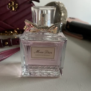 Miss dior - Hela flaskan kvar , köptes på nk förra året
