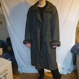 Vintagekappa - Hål efter borttagna axelvaddar, annars superfin ❄️