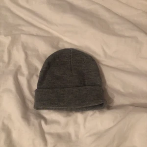 mössa - en mysig mössa från vero moda som inte kommer till användning längre.