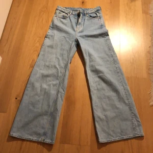 Weekday jeans W26 L32 - Byxor från weekday i ny skick. Buda i kommentarer👍