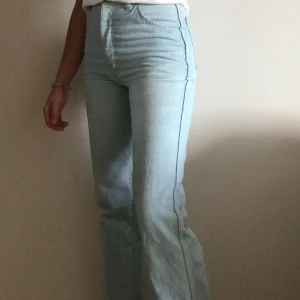 Booty lickers - As balla jeans o super sällsynta, det står ingen storlek i dem men sitter såhär på mig med s/36! 