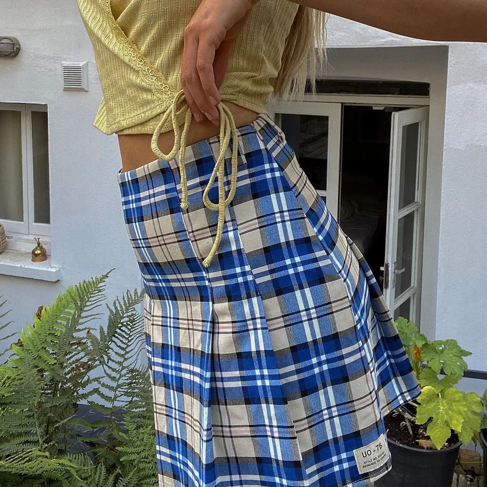 En supersöt rutig vintage kjol från Urban outfitters BDG. Köpte i somras men den var för stor, därav helt oanvänd. Köpare står för frakten. Skriv för fler bilder 💕 ordpris är 500kr. Kjolar.