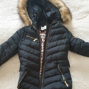Diables vinter jacka - En fin och varm vinter jacka som passar en XS-S. Helt felfri, köpt för 1700 kr