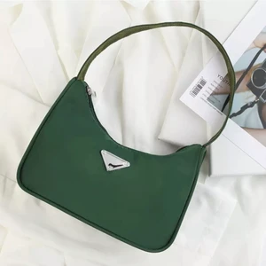 Väska - Helt oanvänd. Säljer från winters of sweden🌸 Super fin!! Hör av dig om du är intresserad🌸 Den finns i svart och grön💚🖤