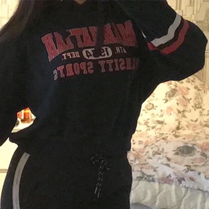 Tjocktröja - Säljer denna fina tjocktröja. Jättefin men kommer inte till användning.