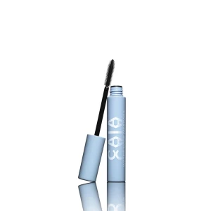 Caia waterproof mascara  - Säljer denna då jag nu har fransförlängning på heltid! Endast testad, köpt för 2 veckor sedan. Nypris 225, mitt pris: 150 kr.                                           Få ett resultat som du bara trodde lösögonfransar kunde ge. Ett enda lager av denna mascara får dina fransar att både bli längre och tätare. Den vattenfasta formuleringen gör att mascaran sitter på plats i badet, varma dagar vid stranden och under det tuffa träningspasset. Med denna gummiborste får du separerade och fylliga fransar som håller genom hela dagen, kvällen och natten.