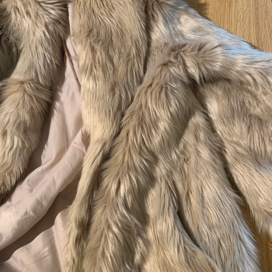 Beige lurvig jacka från L.A nakd strl 34 - 91