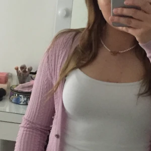 Lila kofta - Jättefin lila kofta ifrån zara med storlek S. Priset kan diskuteras.