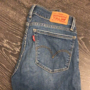 Levis Jeans  - Levis jeans, i fint skick och nästan aldrog använda