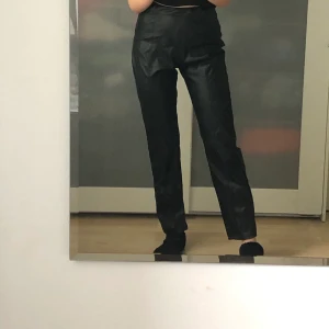 Skimnbyxor - Sitter såhär på mig som är 164 och har storlek S, frakt tillkommer 