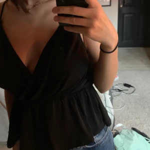 Svart linne  - Helt oanvänt svart linne!, storlek S. 