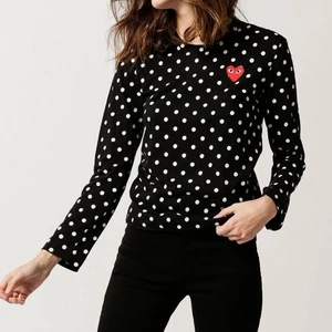 Cdg tröja❤️ - Säljer min äkta cdg long sleeve då den är för stor och ej kommer till användning, den är i väldigt bra tillstånd! Använd ett fåtal gånger och det är ej inklusive frakt! Pris kan diskuteras!