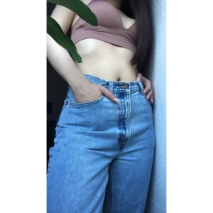Vintage Levi’s jeans  - Säljer mina favvo Levi’s jeans som är high waisted i storleken 29/32. Kan mötas upp i Malmö annars tillkommer frakt 💌