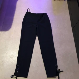 Svarta kostym byxor - Buda i kommentarerna vill helst ha sålt snabbt💕