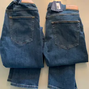 Helt nya oanvända Gant jeans i strl.170, inköpta för 699:- säljes nu för 300:-. Säljer även ett par likadana fast använda ett fåtal gånger för 200:-.