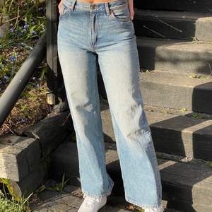 Säljer nu mina superfina Yoko jeans från Monki då jag inte använder dem längre, dom är i storlek 27 och jag är 174 cm lång! 