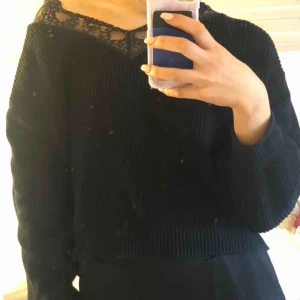  - Jättefin stickad tröja från hm, sällan använd. Funkar för S också. Köparen står för frakt.