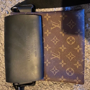 Louise vuitton - Axelväska med märke Louise vuitton