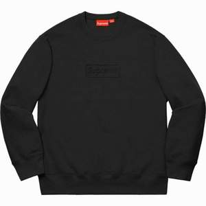 Säljer supreme boxlogo cutout 100% deadstock (oanvänd) Buda från 2500kr+ Tar trades på den också