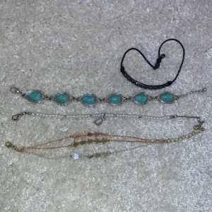 Armband - Man kan välja vilka man vill. Köpare står för frakt.