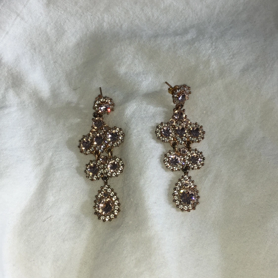 Lily and rose örhängen i ljusrosa