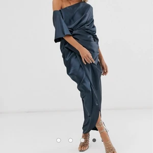 Klänning från asos  - Oanvänd klänning från asos. Passar M-L