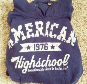  - Cool hoodie från NewYorker.

Lite kortare, bra kvalité.

Tunn. Fraktar.