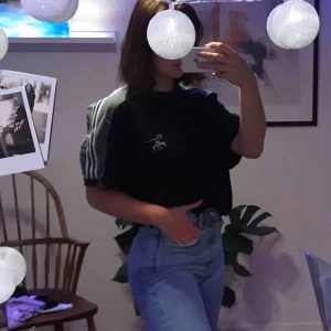  - Snygg tröja köpt på Humana secondhand🖤 