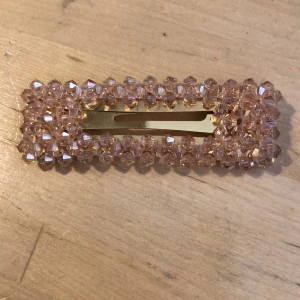 Hårklämma swarovskikristaller - Ljusrosa, glittrig, fin 