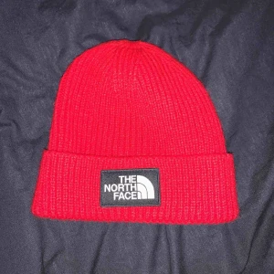  - Säljer nu min fina mössa från the north face. Den är så snygg men har tyvärr inte kommit till användning, använd max 3 gånger så den är i perfekt skick!