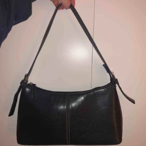  - Säljer nu denna fina väska som jag ärft ifrån min mamma. 💼  