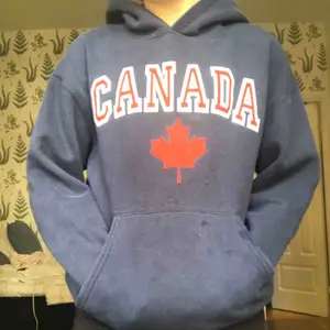 Blå canada hoodie Buda gärna❤️