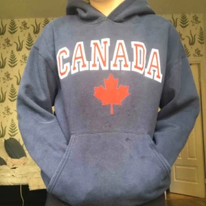 Hoodie  - Blå canada hoodie Buda gärna❤️