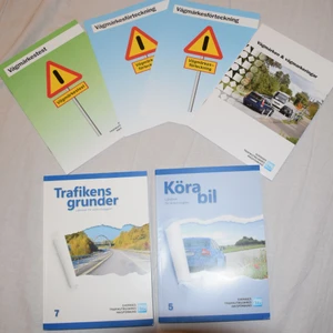 Bokpaket - Böckerna är från 2019 och är aldrig använda, med andra ord så gott som nya. Ett bokpaket brukar kosta runt 700kr men jag säljer för 300kr. Det går även att buda högt och lågt. Böckerna separat: 50kr för en liten och 100kr för en större. 