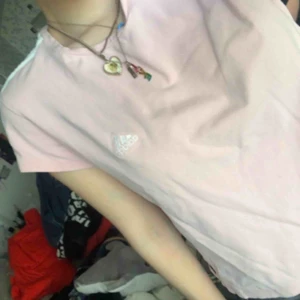  - En söt rosa adidas tröja från 90-talet, det är mammas gamla.