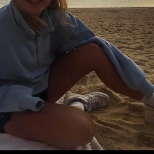 BRANDY❤️MELVILLE - Superfin men kommer tyvärr inte till användning:((     Frakt på 88kr tillkommer🚙 one size men passar xs-m beroende på hur man vill den ska sitta💞