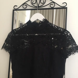 Ida Sjöstedt klänning - Klänning från Ida Sjöstedt. Storlek 38. Endast provad, lapp finns kvar. Nypris 1699kr. 