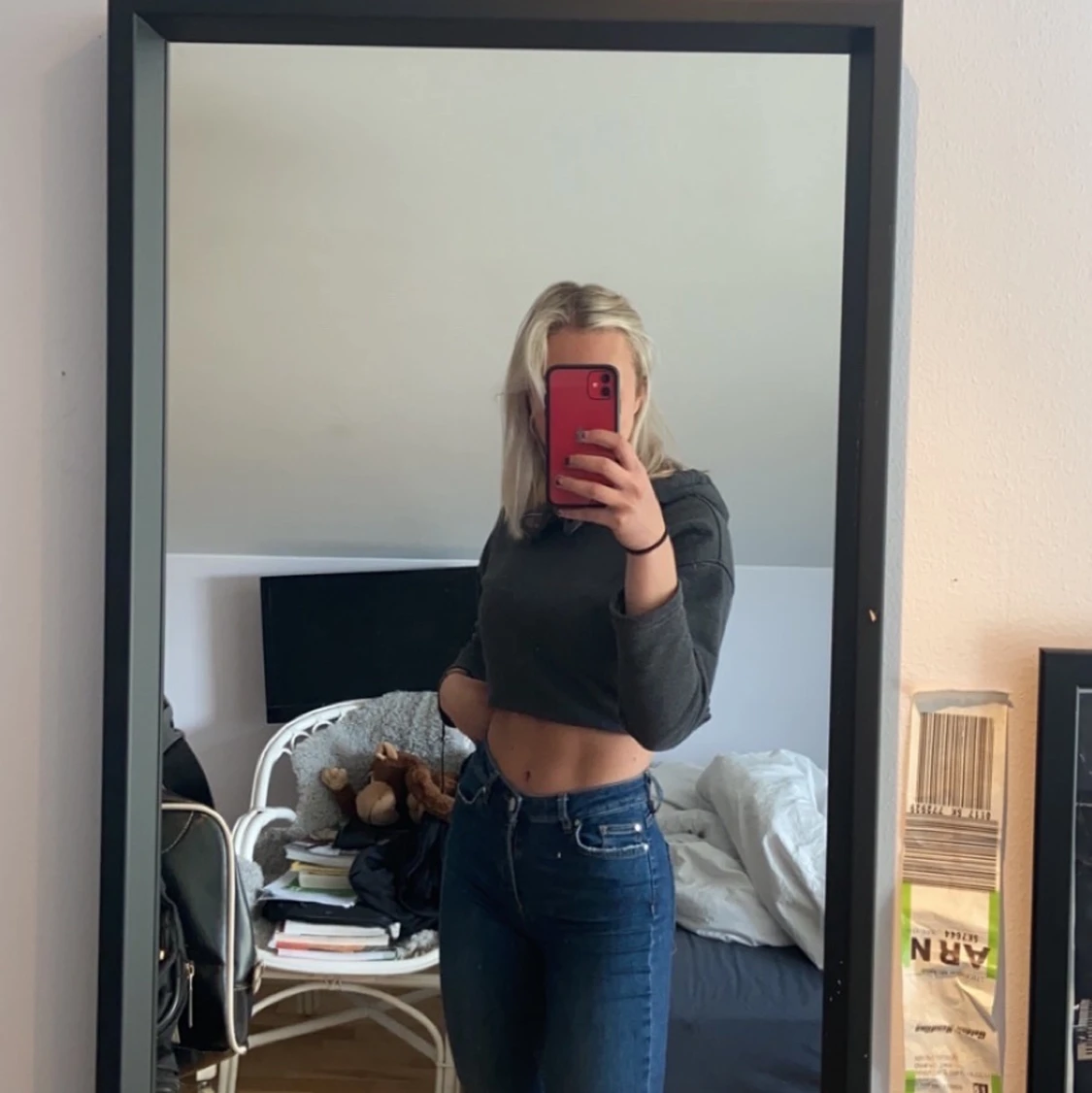 Blåa jeans med slitningar